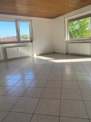 Sehr helle, großzügige 4-Zimmer-Wohnung mit gehobener Innenausstattung mit Balkon in Worms