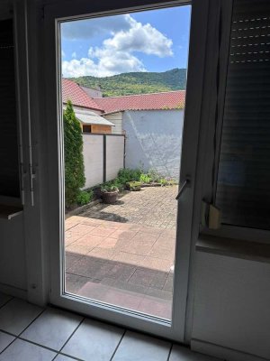 Freundliche 2,5-Raum-Wohnung mit EBK und Terrasse  in Neustadt