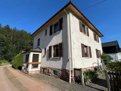 Renovierungsbedürftiges, VERMIETETE Mehrfamilienhaus mit 2 Wohnungen, ausbaufähigem DG zu verkauf!