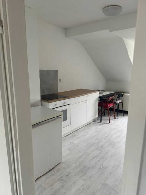 Stilvolle, möblierte 1-Raum-Dachgeschosswohnung in Essen