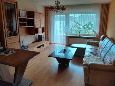 Schöne helle, ruhige 2,5-Zimmer Wohnung mit Loggia und EBK in Oberschleißheim von privat