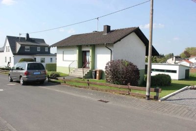 Freistehendes Einfamilienhaus aus dem Jahr 1982 auf einem großzügigen Grundstück von ca. 1.380 m2.