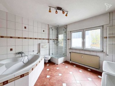 WOHNEN & ARBEITEN � Zweifamilienhaus mit nutzbarer Gewerbefläche in Großmaischeid!