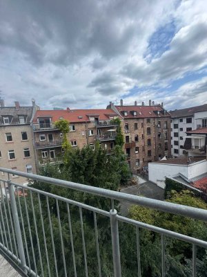 Kernsanierte Etagenwohnung mit Wohnküche und zwei Balkonen  in Bestlage am Stephanienufer!!