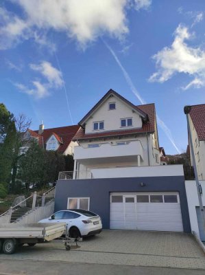Haus mit Panoramablick, Gemüsegarten, Terrasse und Balkon sowie DG-Lounge zu vermieten
