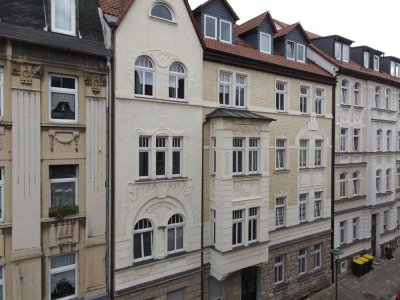 Schöne helle zwei Raumwohnung mit Balkon