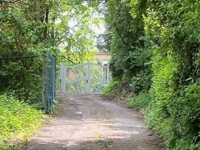 Viel Raum für Visionen – Repräsentative Villa mit Entwicklungspotenzial in 66123 Bischmisheim