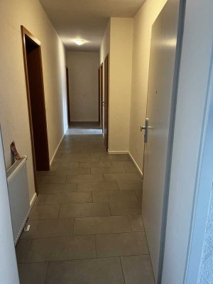 Helle 3-Zimmer-Wohnung mit Balkon, Gartenmitbenutzung und Stellplatz
