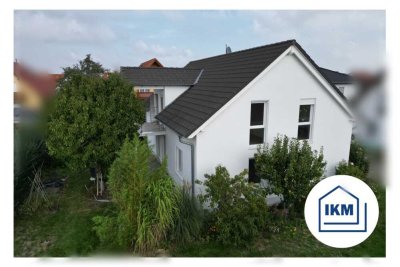 Zweifamilienhaus mit Carport, Balkon und Terrasse sucht neuen Eigentümer