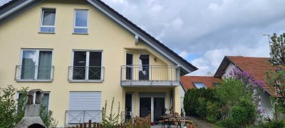 � Großzügige 5-Zimmer-Maisonettewohnung mit Balkon, Einbauküche, Gartenmitbenutzung & Stellplatz –