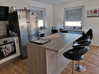 Neuwertige 3-Raum-Wohnung mit Balkon und offener Einbauküche in Rödermark