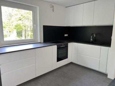 Ansprechende, vollst. renovierte 2-Raum-Wohnung mit EBK und Balkon