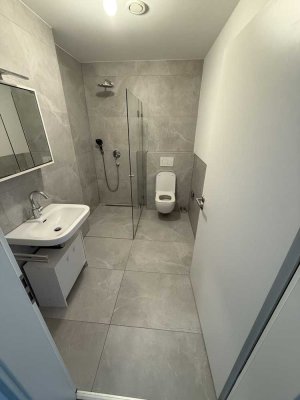 Geschmackvolle 2-Raum-Wohnung mit gehobener Innenausstattung mit Balkon und Einbauküche in Krefeld