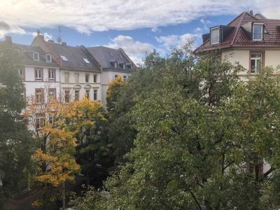 von Privat: Großzügige, helle Wohnung über den Dächern der Unteren Bergerstraße