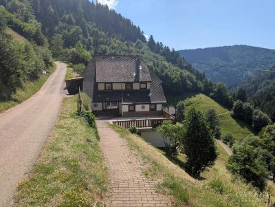 Weit draußen in Alleinlage! Schönes Einfamilienhaus in der Ursprünglichkeit der Natur von Gütenbach.