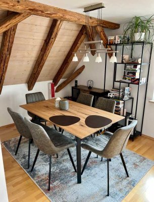 Exklusive, 2-Zimmer-Dachgeschosswohnung mit Einbauküche