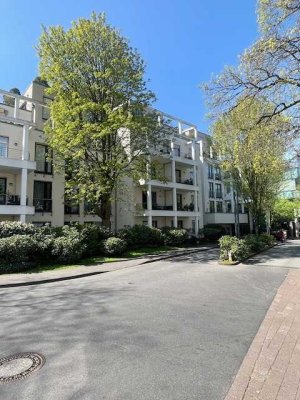 S-Carré: Großzügige 4-Zimmer-Wohnung auf einer Etage, 2 Balkone, Aufzug und Tiefgaragens