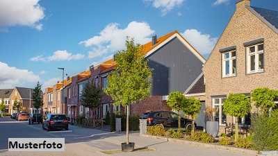 Einfamilienhaus nebst Garage