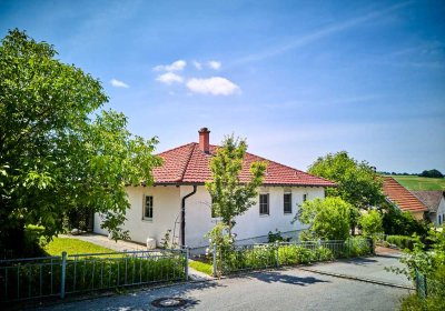 Gepflegter Bungalow mit Vollkeller und Solaranlage im Herzen von Mengkofen