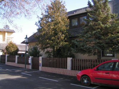 Einfamilienhaus mit 3 Wohneinheiten und Garten in Gumpoldskirchen