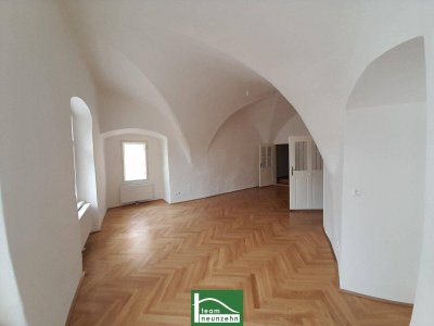 Außergewöhnliche Wohnung in der Fußgängerzone - Herrschaftliches Wohnen im denkmalgeschützten Patrizierhaus! UNBEFRISTET!