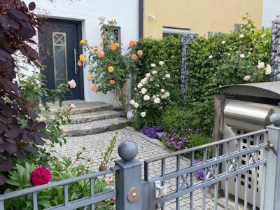 Charmantes Reihenhaus mit Traumgarten - in bester Lage in München-Laim/Pasing von privat.
