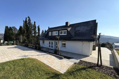 Wohnhaus mit toller Außenanlage und viel Platz, neu renoviert