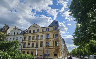 Helle 2/3 Raum  Wohnung mit EBK und Balkon