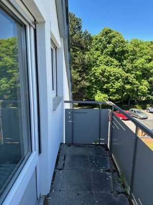 Attraktive 2-Zimmer-Dachgeschosswohnung mit Einbauküche in ruhiger Lage