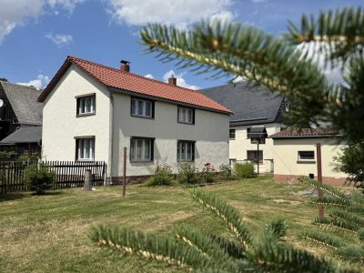 Gemütliches Eigenheim mit großem Grundstück und Garage in ruhiger Lage nahe Chemnitz