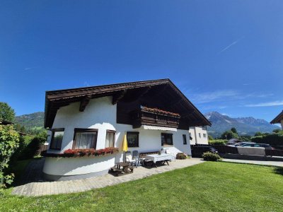 Gepflegtes leistbares Familienhaus in Dorfrandlage .
