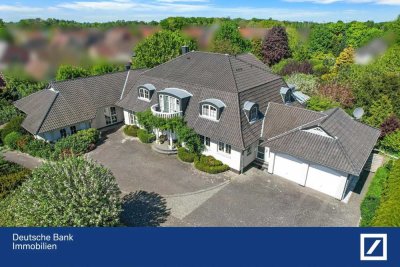 Villa mit Schwimmbad und parkähnlichem Garten in Feldrandlage