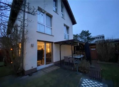 Sehr schöne Doppelhaushälfte mit Garten