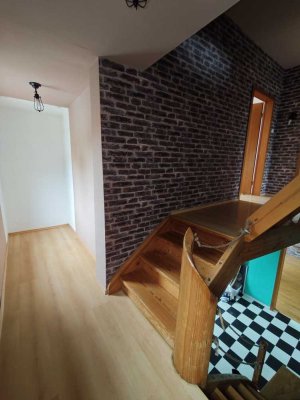 Provisionsfrei - Gepflegtes Einfamilienhaus mit 4,5 Zimmern in Hochheim am Main