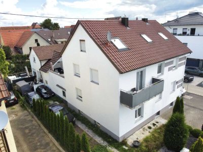 Attraktives Ensemble: Saniertes Zweifamilienhaus mit Werkhalle, Dachterrasse & 8 Stellplätzen