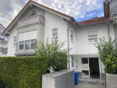 Sehr schöne drei Zimmerwohnung mit Tiefgaragen-Stellplatz