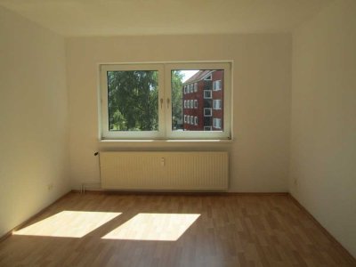 3-Zimmer-Wohnung mit Badewanne und Balkon