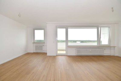 Frisch sanierte, sehr schöne,  helle  4 Zimmer Wohnung mit 2 Balkonen