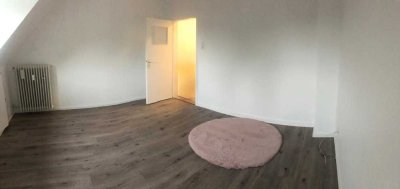 Schöne 3-Zimmer-Dachgeschosswohnung mit Balkon und Einbauküche in Hamm