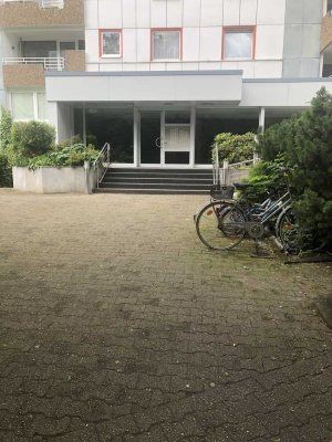 gepflegte helle DG-Wohnung ohne Schrägen mit Balkon in  Köln-Porz