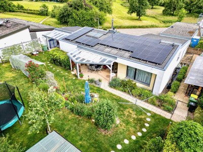 In bester Feldrandlage - Einfamilien-Bungalow mit herrlichem Garten