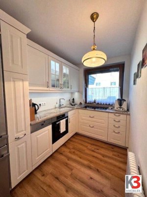 K3 - Äußerst gepflegte, schöne 3-Zimmerwohnung mit südwestlich ausgerichteter Loggia! Parkplatz vorm Haus! - NEUE KÜCHE!