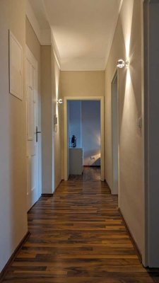 Geschmackvolle Hochparterre-Wohnung mit Einbauküche direkt bei Mercedes & Roche