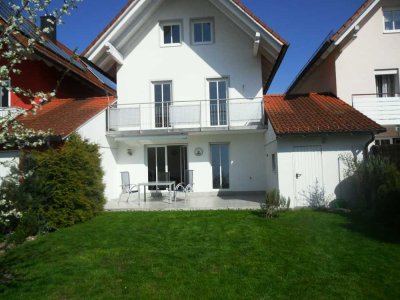 Neuwertiges Haus in zentraler Lage mit Einbauküche und tollem Garten in Metten