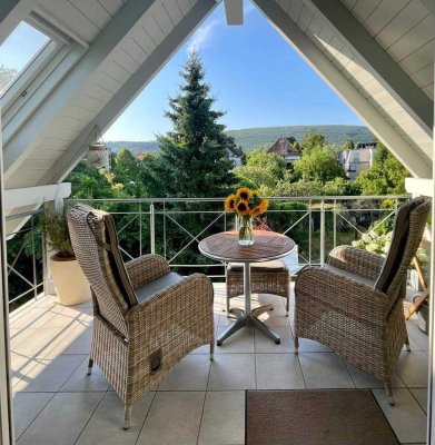 Stilvolle 3 Zimmer-Dachgeschoss-Wohnung, zentrumsnah mit Balkon und Carport