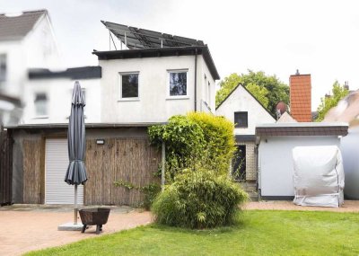 Zwei vermietete Wohneinheiten – ein EFH mit Garten und ein Ferienhaus
