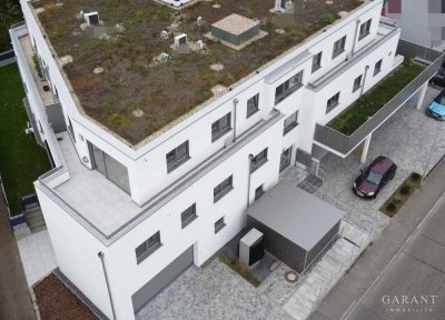 **ERSTBEZUG! Klasse 2,5 Zi.-Penthousewohnung, 75 qm Wfl., hochwertige Bauweise, modern und schick **