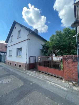 Liebhaber gesucht! Gebäude-Ensemble in historischer Altstadt von Dreieichenhain!