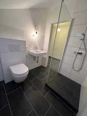 Schöne, frisch sanierte Eigentumswohnung im Dachgeschoss 2 zimmer!