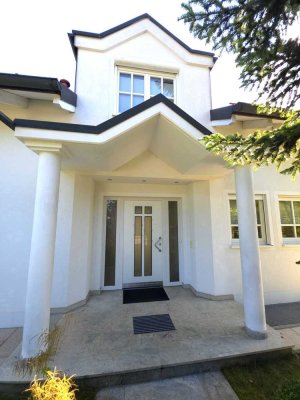 Exklusives Einfamilienhaus mit offener Architektur und Pool